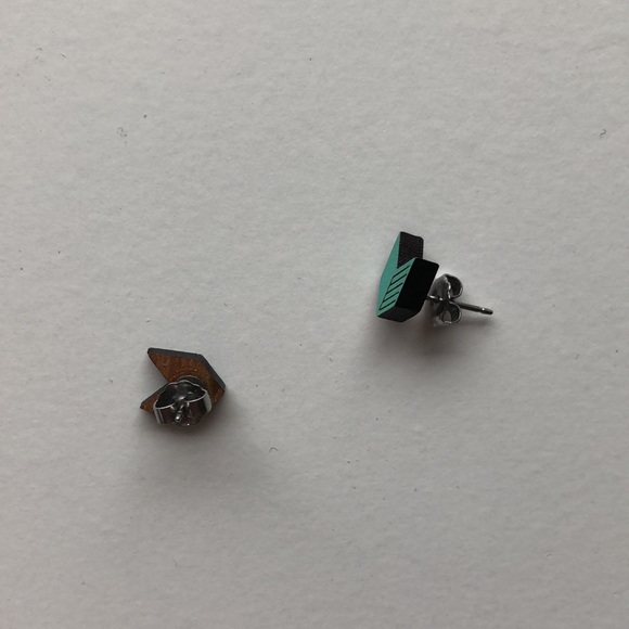 ❤️3/$29 🔰Wood chevron studs - Picture 4 of 4